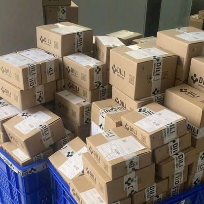 Đóng gói đơn hàng gửi anh chị mỗi ngày